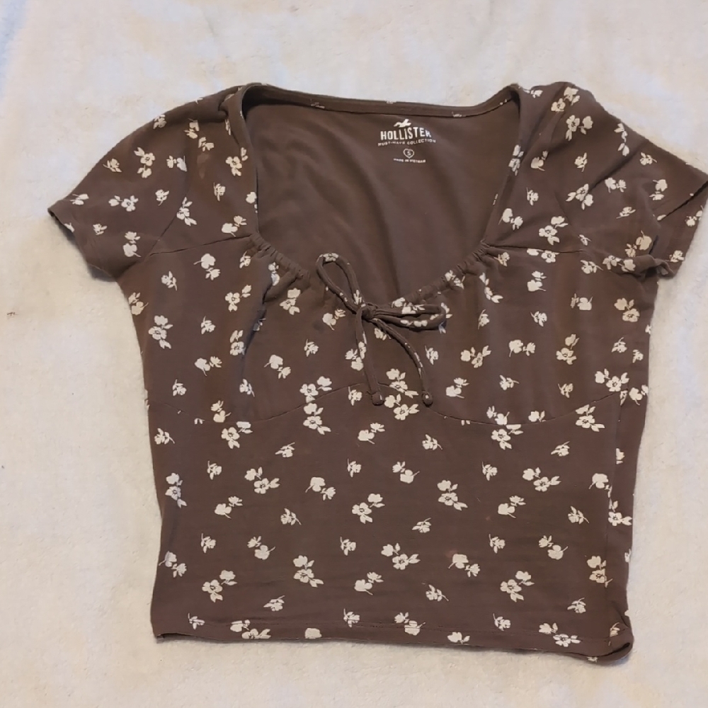 Hollister Chocolate Floral Short Sleeve Top